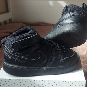 Nike Air Force 1 Court Borough Mid Boys Size 8C Black Nike Sneakers